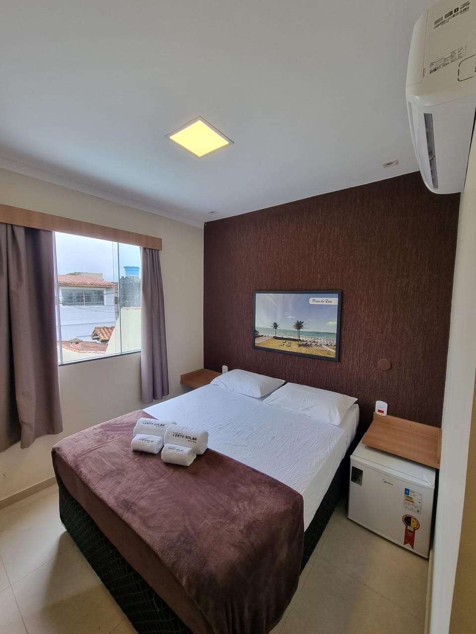 Bed, towels