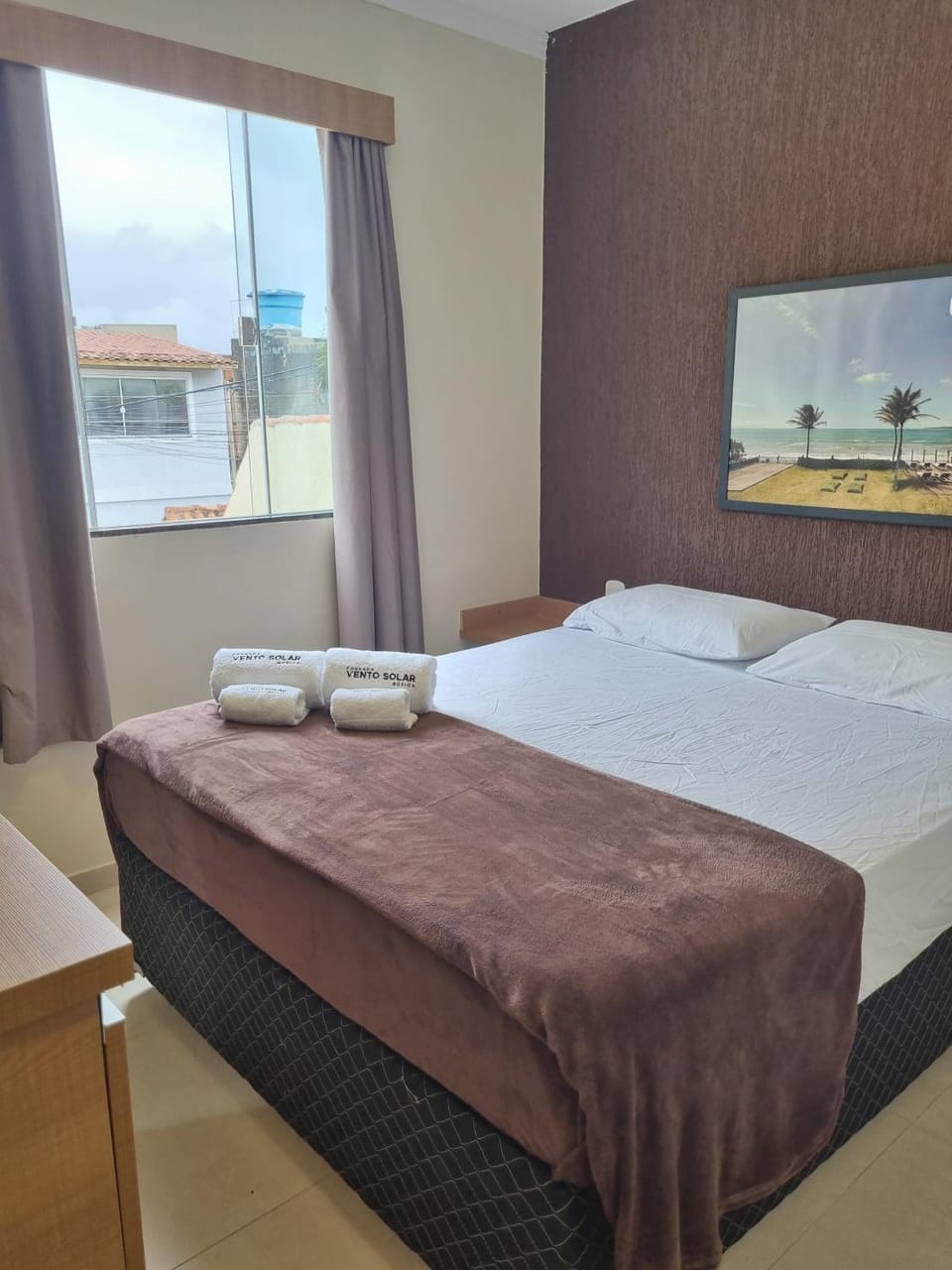 Bed, towels