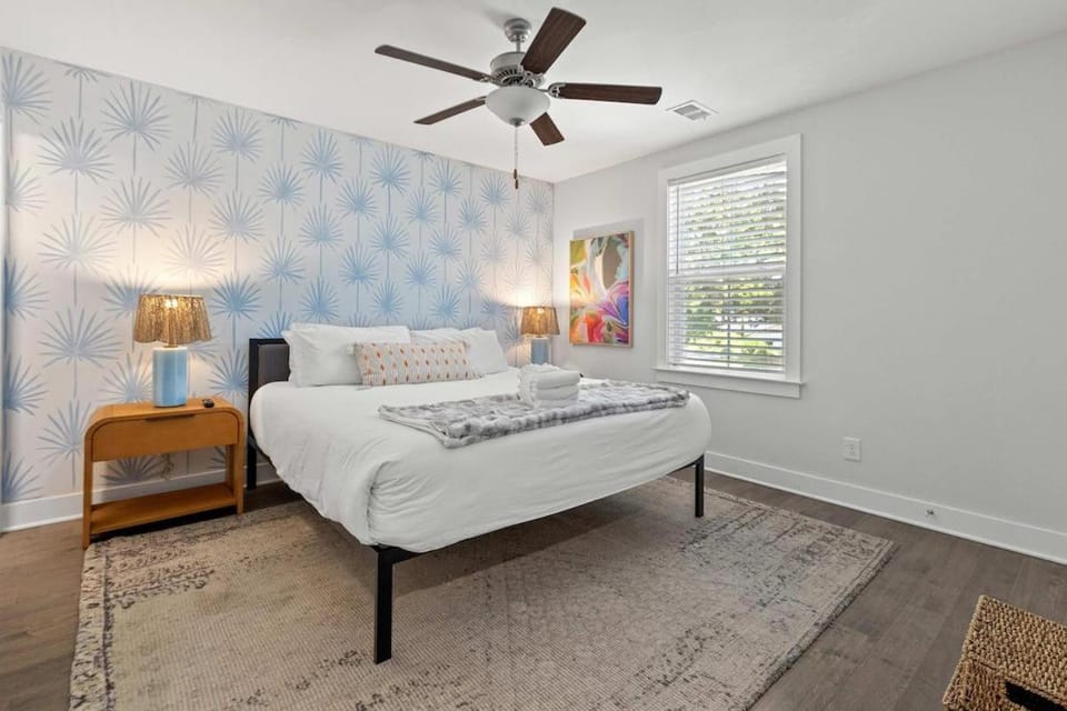 Lowcountry Lux, 5 min to Beach, 7 min to Dtwn House in Mount Pleasant