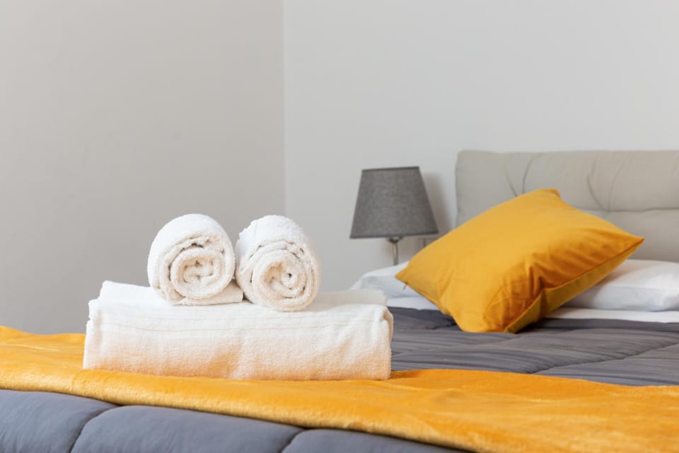 Bed, Photo of the whole room, Bedroom, towels