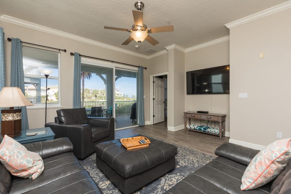 TV and multimedia, Living room, Seating area, Evening entertainment, fireplace