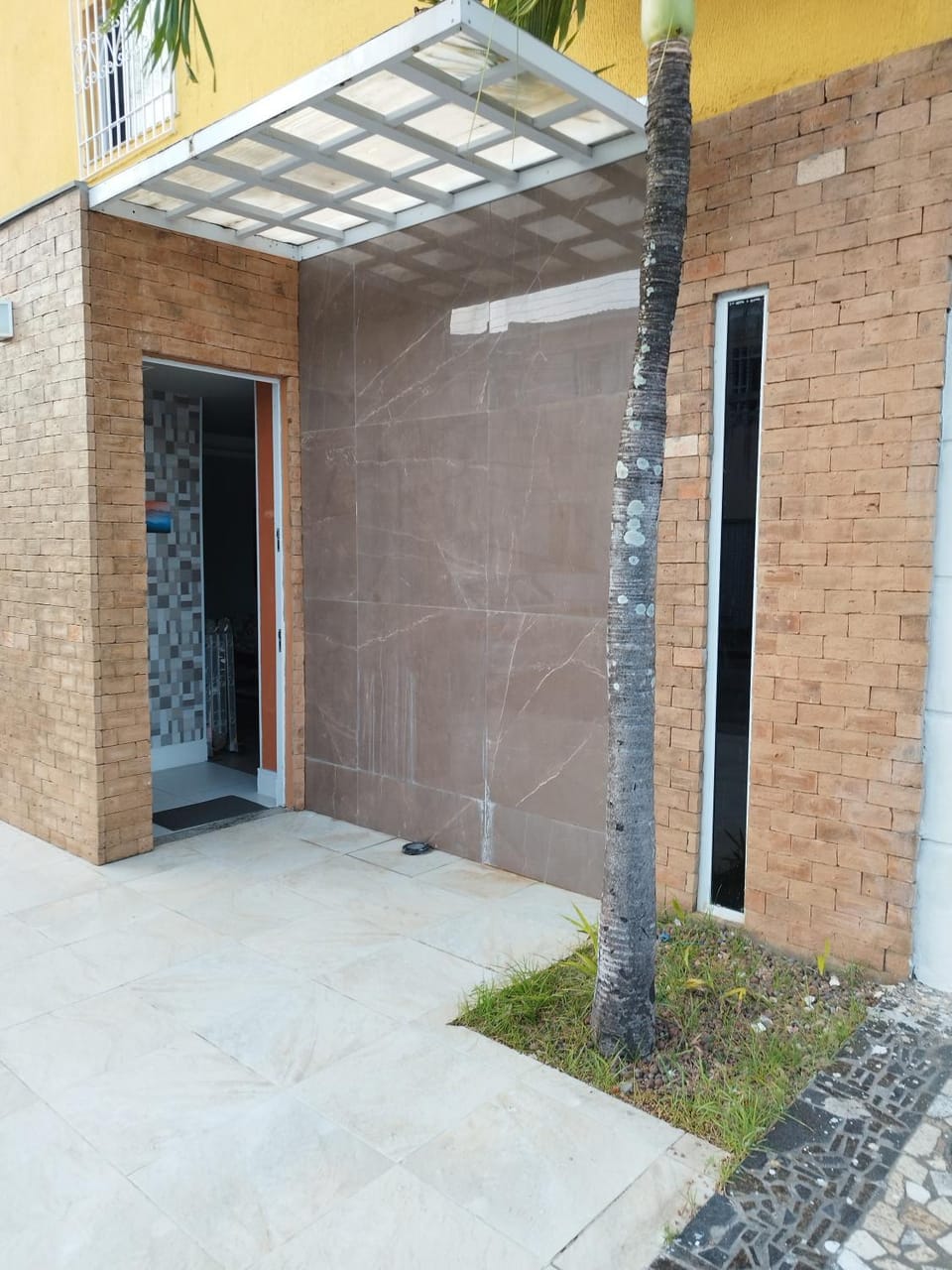 Facade/entrance