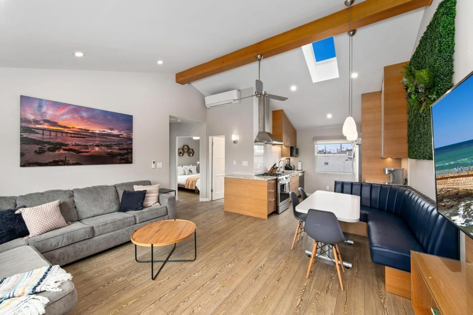 Living room, Photo of the whole room