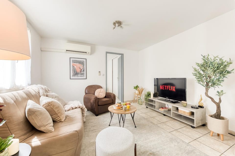 Cocon lumineux au centre de Tarbes, terrasse privée au soleil, confort tout inclus Apartment in Occitanie