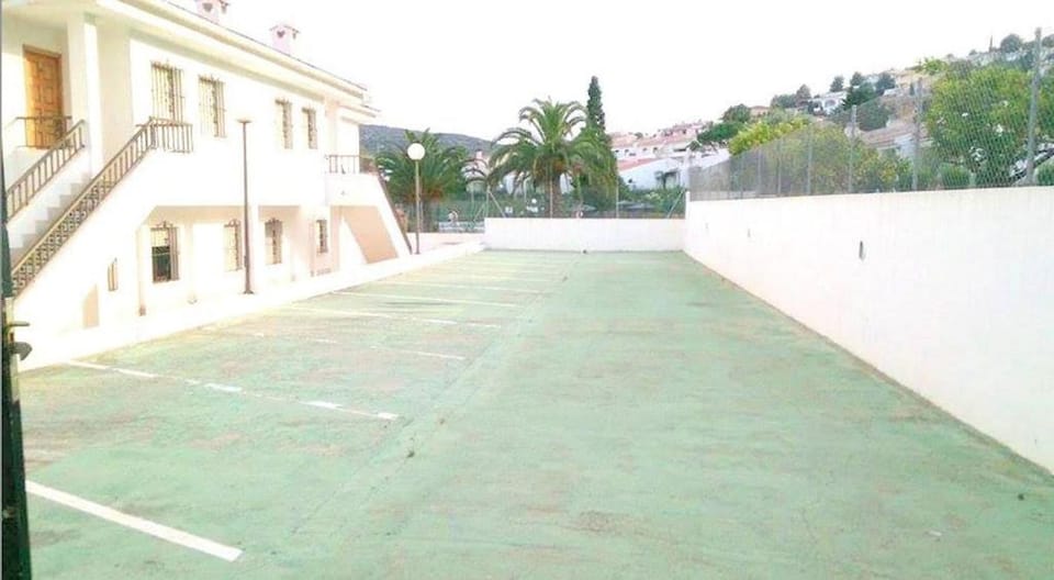 Property building, Day, Parking