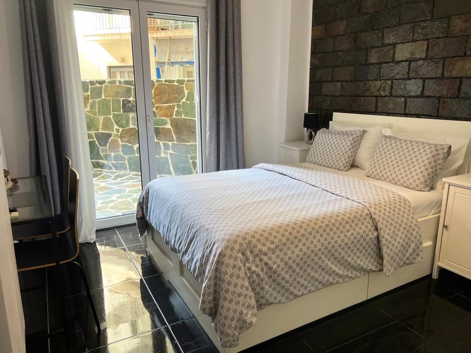 Beautiful Studio With Private Yard Apartment in Athens