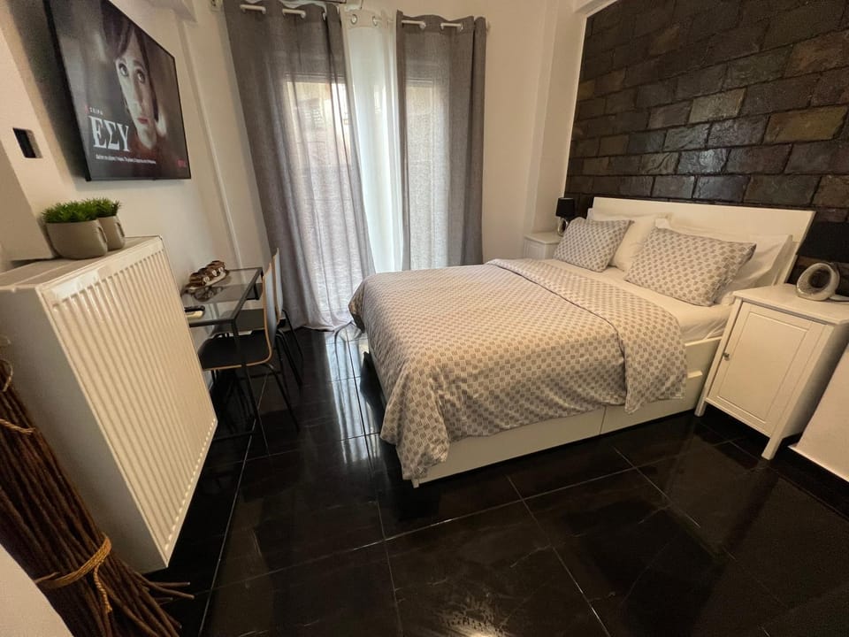 Beautiful Studio With Private Yard Apartment in Athens