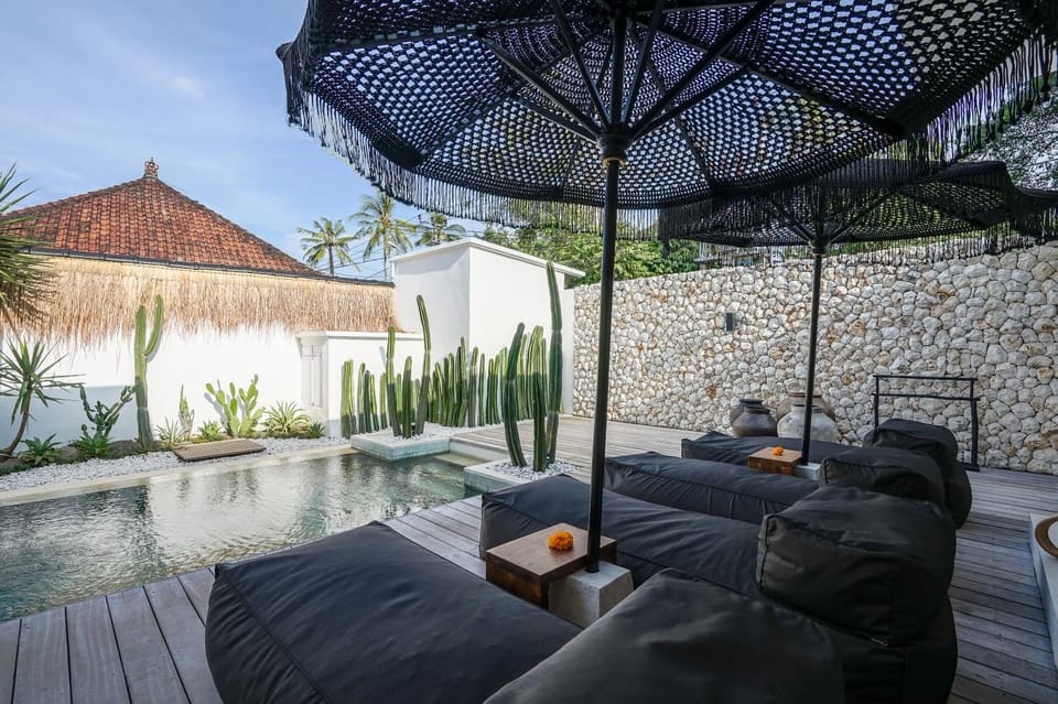 Day, Balcony/Terrace, Seating area, Garden view, Pool view, Swimming pool, sunbed