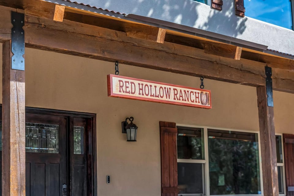 Red Hollow Ranch- Pet Friendly, Walking distance to Slot Canyon, Private House in Orderville