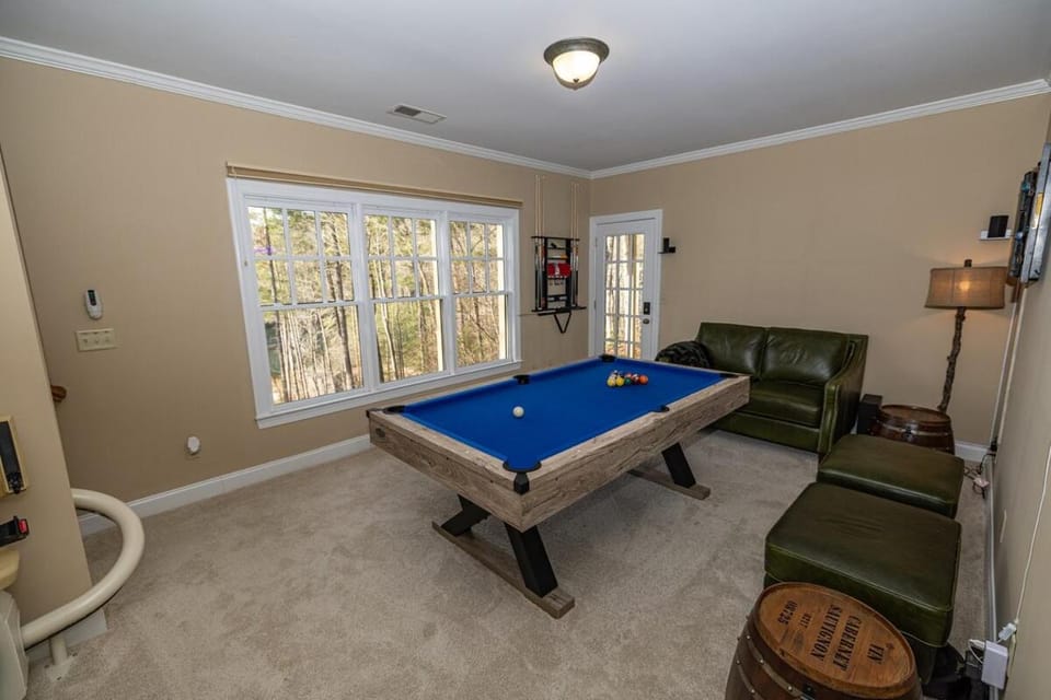 Luxury Lake House in Big Canoe/Game room/Fire Pit/Direct lake access House in Georgia