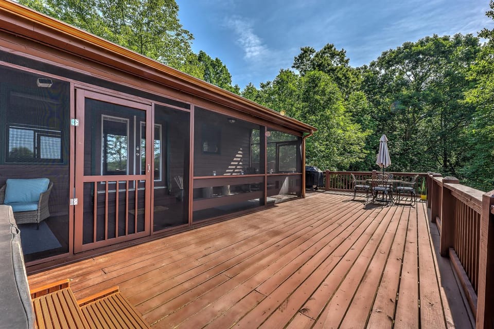 Hot Tub, View (from property/room), Dining area, Mountain view