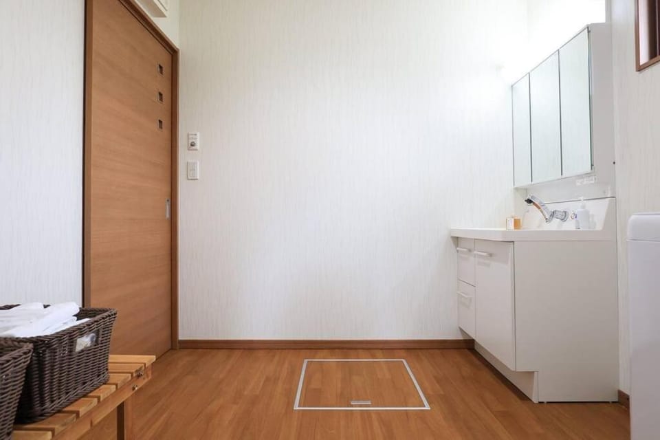 Bathroom, Photo of the whole room