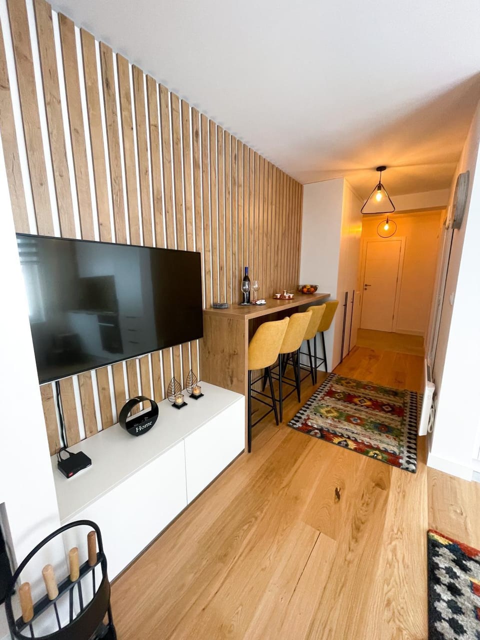 Communal lounge/ TV room, TV and multimedia, Dining area, Evening entertainment