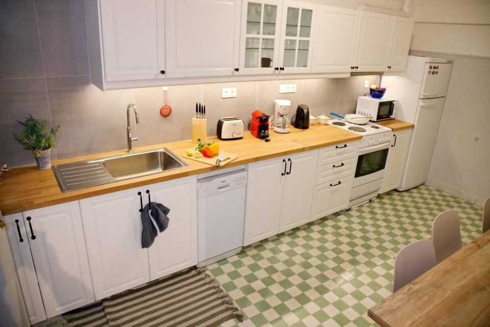 Coffee/tea facilities, Kitchen or kitchenette, dishwasher, minibar, pet friendly, stove, toaster