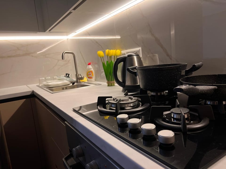 Coffee/tea facilities, Kitchen or kitchenette, Food and drinks, Food, stove