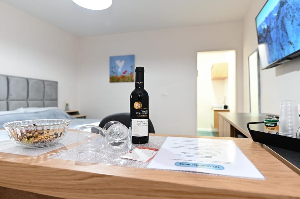 Food and drinks, Dining area, Drinks, Alcoholic drinks