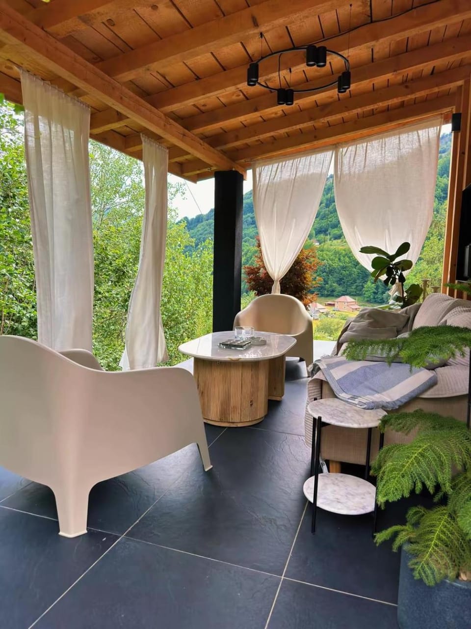 Cabana207 - Private Mountain Cabin with Hot Tub Cabin in Cluj County