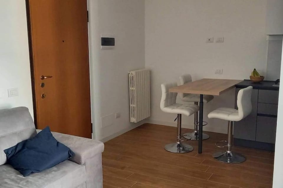 Living room, Dining area, hair dresser