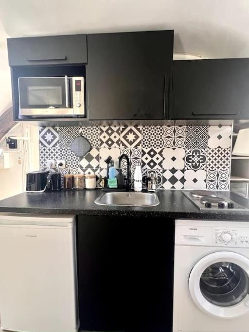 Coffee/tea facilities, Kitchen or kitchenette, minibar, stove, toaster, washing machine