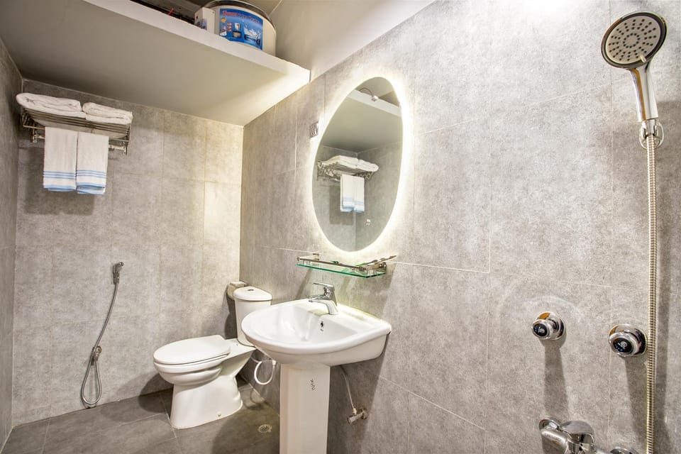 Shower, Toilet