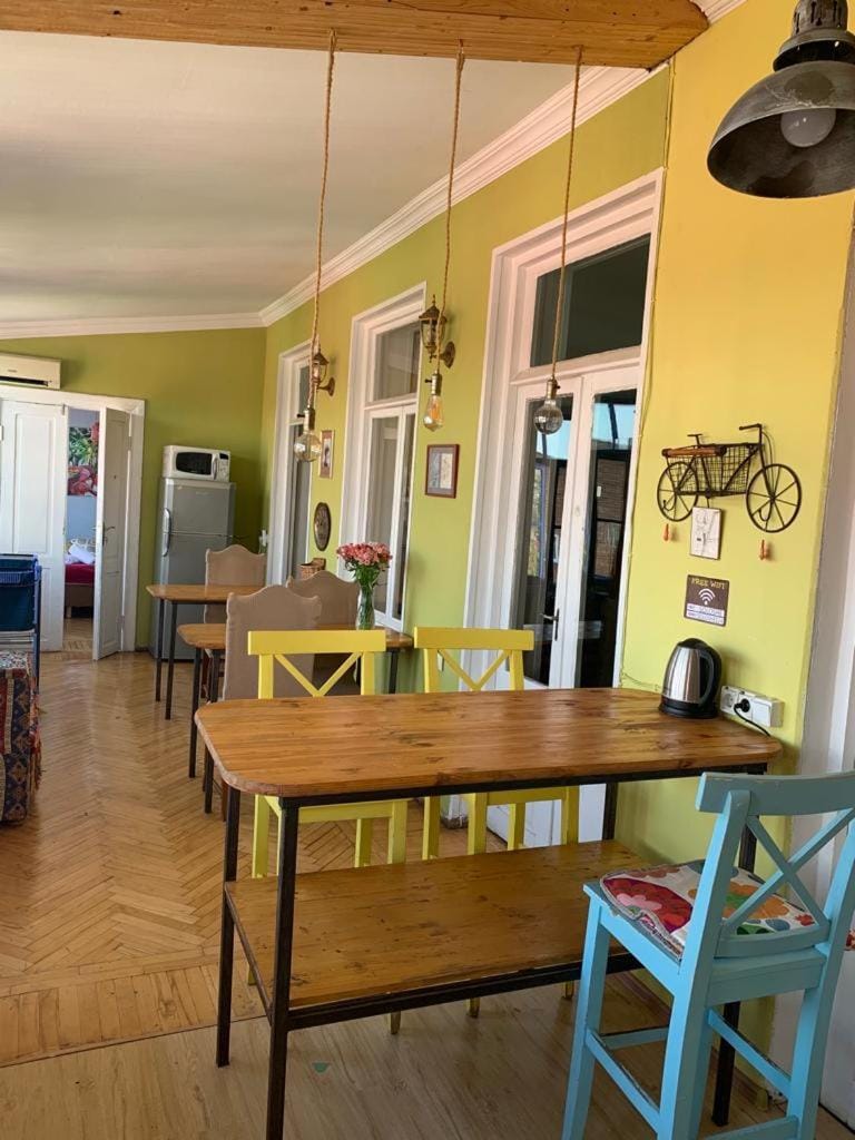 Seating area, Dining area