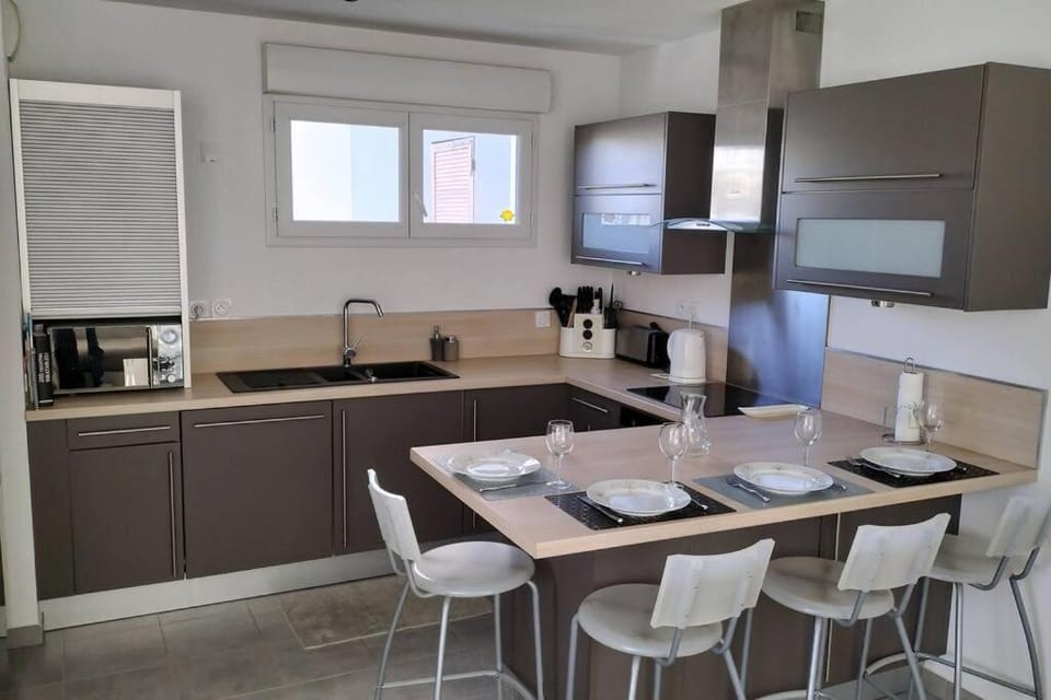 Coffee/tea facilities, Kitchen or kitchenette, Dining area, dishwasher, minibar, pet friendly, stove, toaster