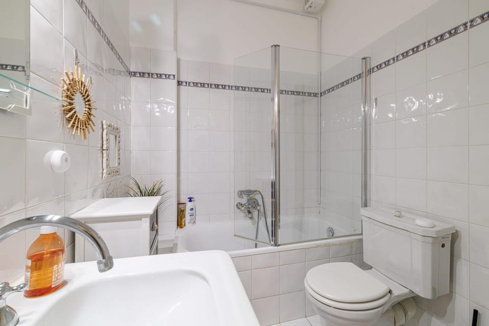 Elegant and Spacious 2 Bedroom in Menton Center Apartment in Menton