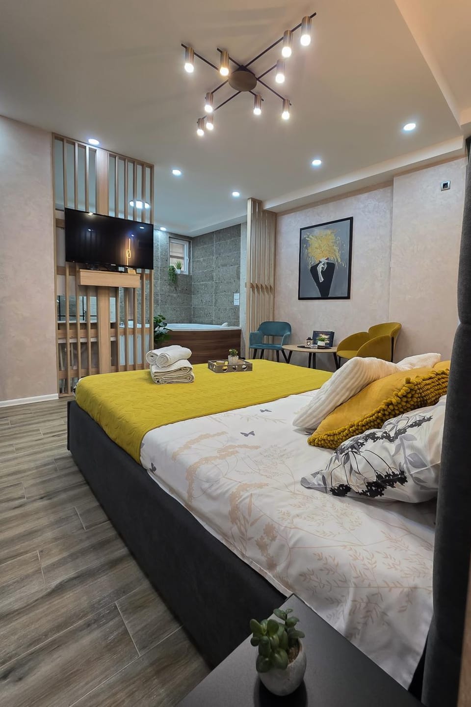 Bed, TV and multimedia, Photo of the whole room, Seating area, Bath