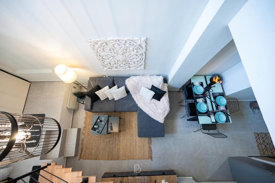 Bed, TV and multimedia, Living room, Photo of the whole room, Seating area