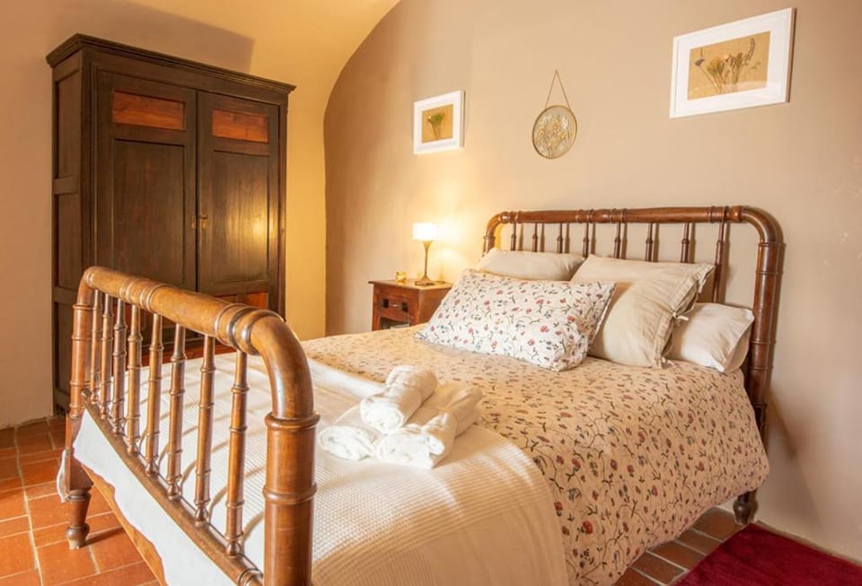 Bed, Bedroom, towels, wardrobe