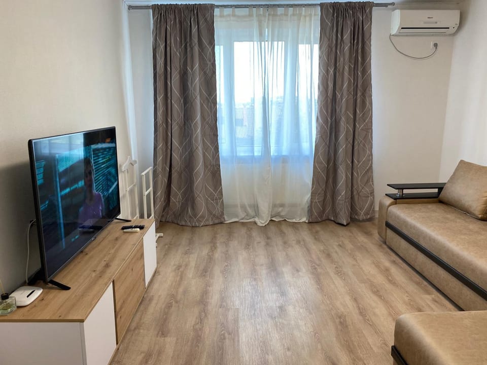 Communal lounge/ TV room, TV and multimedia, Living room, air conditioner