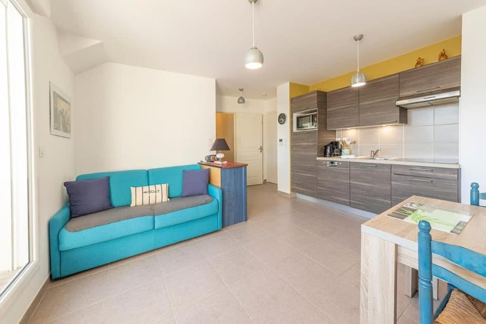 Kitchen or kitchenette, Living room