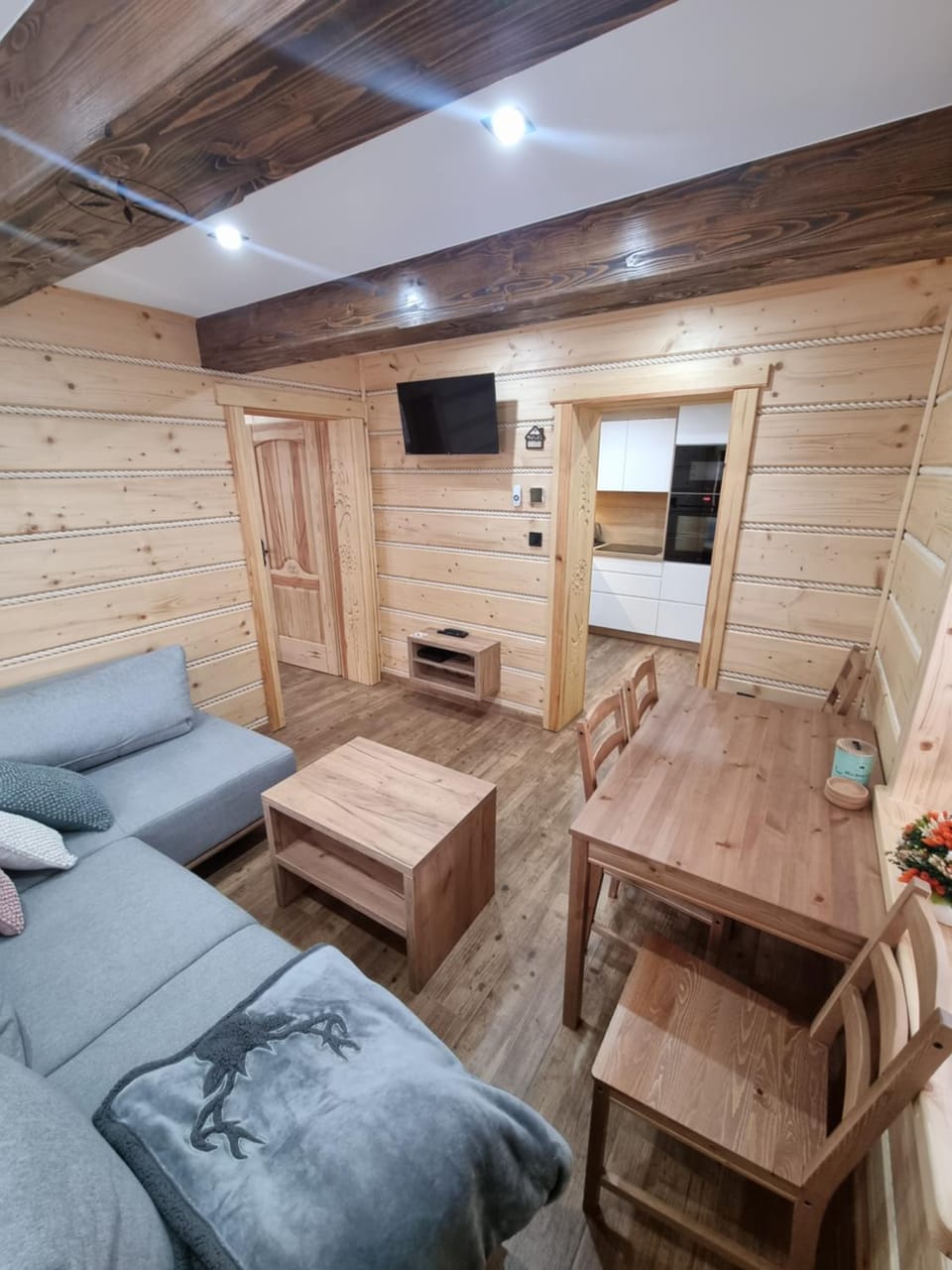 Communal lounge/ TV room, TV and multimedia, Living room, Seating area, Dining area, Evening entertainment