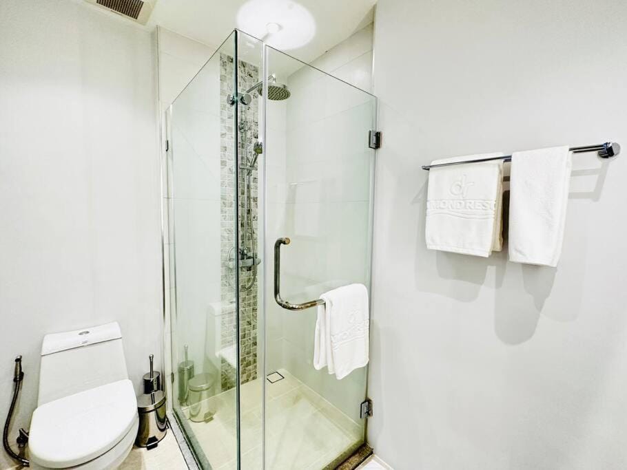 Shower, Toilet, Bathroom, towels