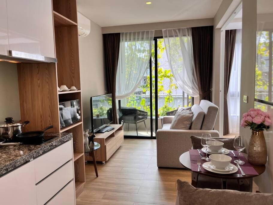 Living room, Seating area, Dining area