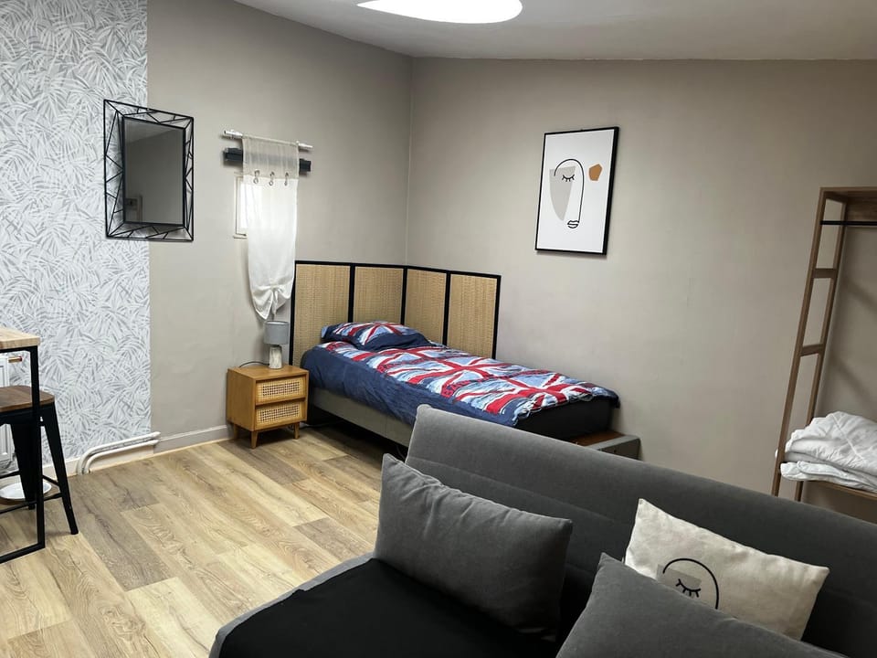 DOUAI 3 Joli studio face à la gare Apartment in Hauts-de-France