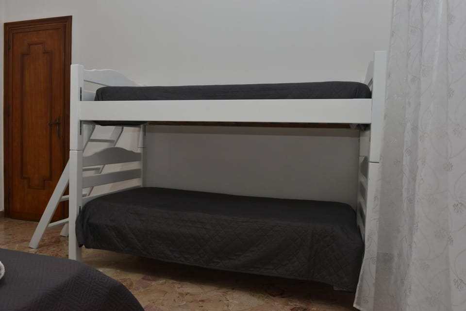 Bed, Bedroom, bunk bed