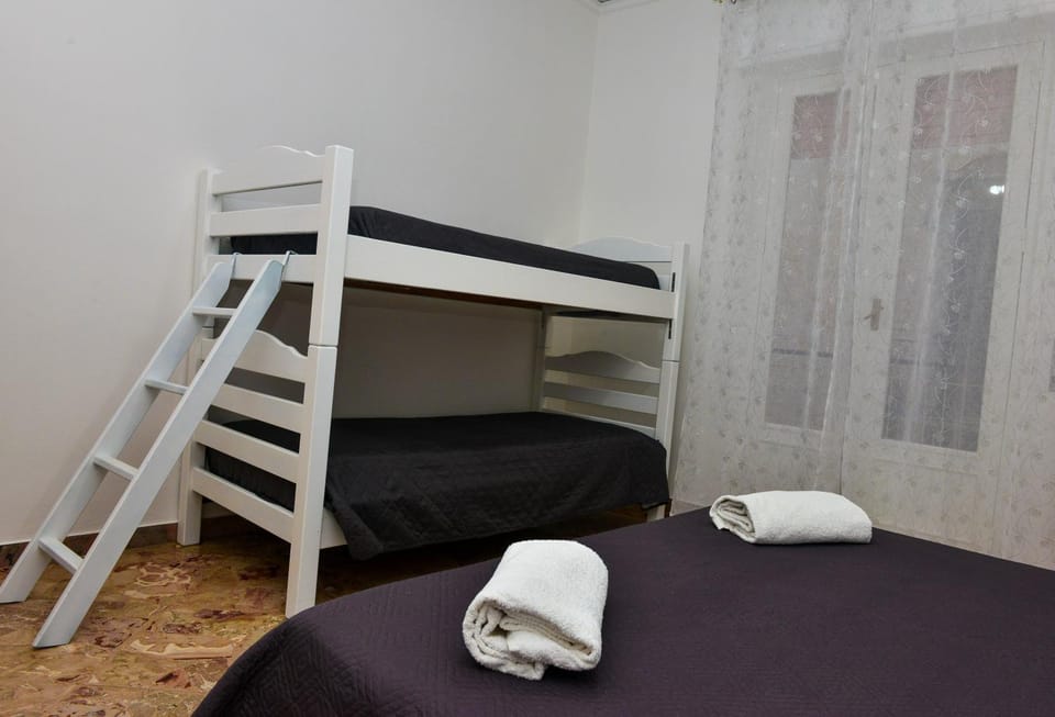 Bed, bunk bed