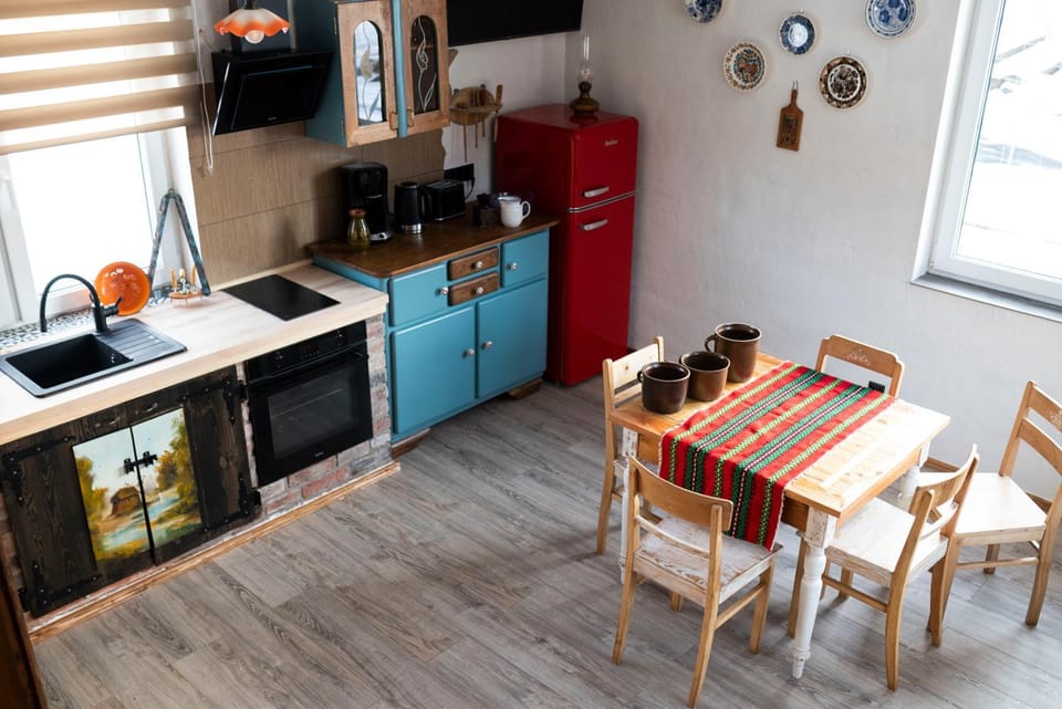 Kitchen or kitchenette, Dining area, dishwasher, minibar, pet friendly, stove, toaster