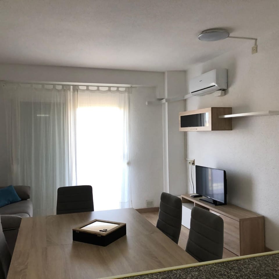 TV and multimedia, Kitchen or kitchenette, Living room, air conditioner