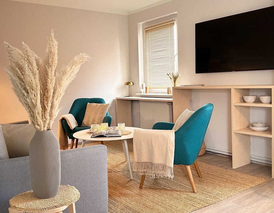 TV and multimedia, Living room, Seating area, hair dresser