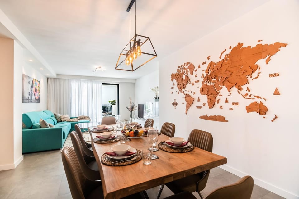 Living room, Dining area