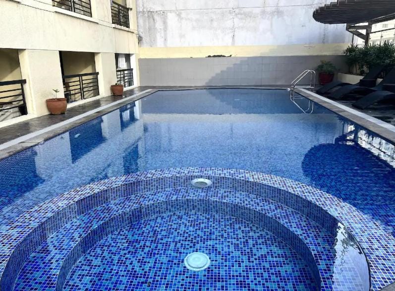 Poolview Family Room Greenbelt Makati Apartment hotel in Pasay