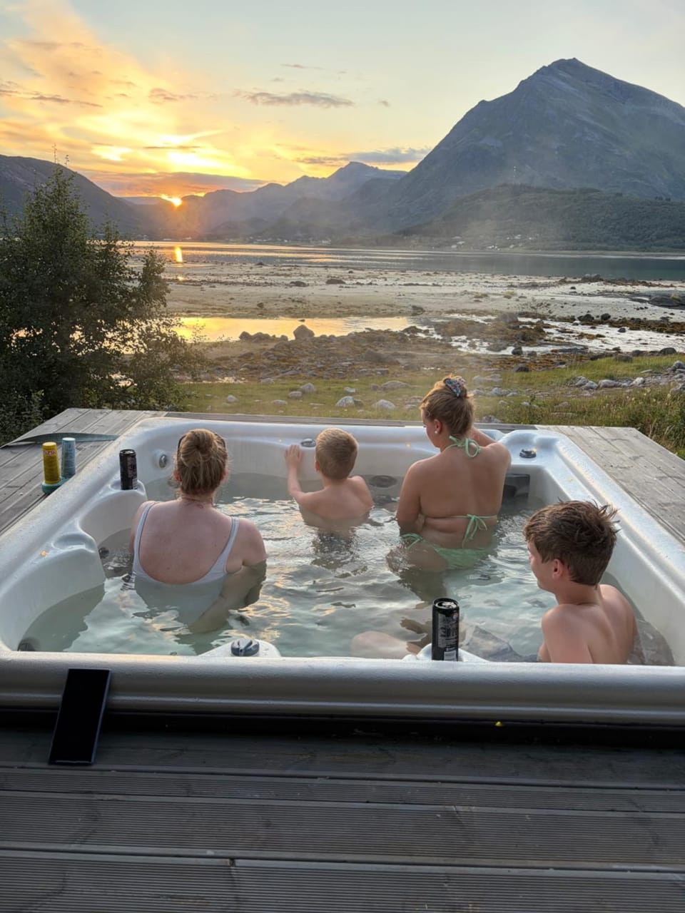 Natural landscape, Hot Tub, River view, Sunset