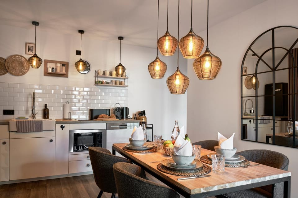 Coffee/tea facilities, Kitchen or kitchenette, Food and drinks, Seating area, Dining area, Food, minibar, stove