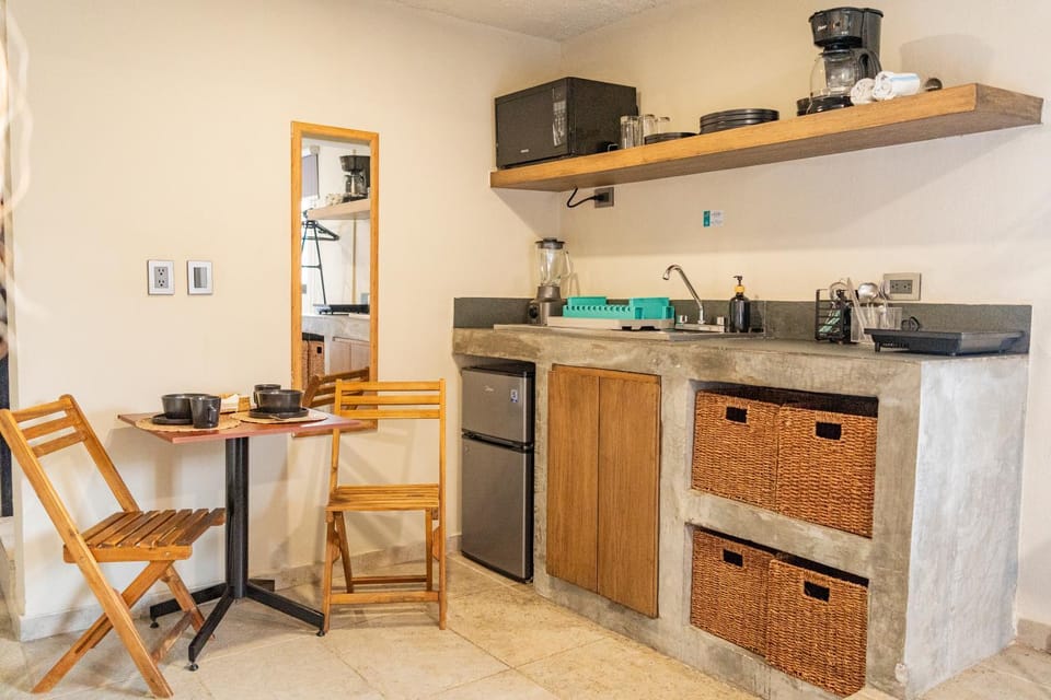 Kitchen or kitchenette, Dining area, dishwasher, oven