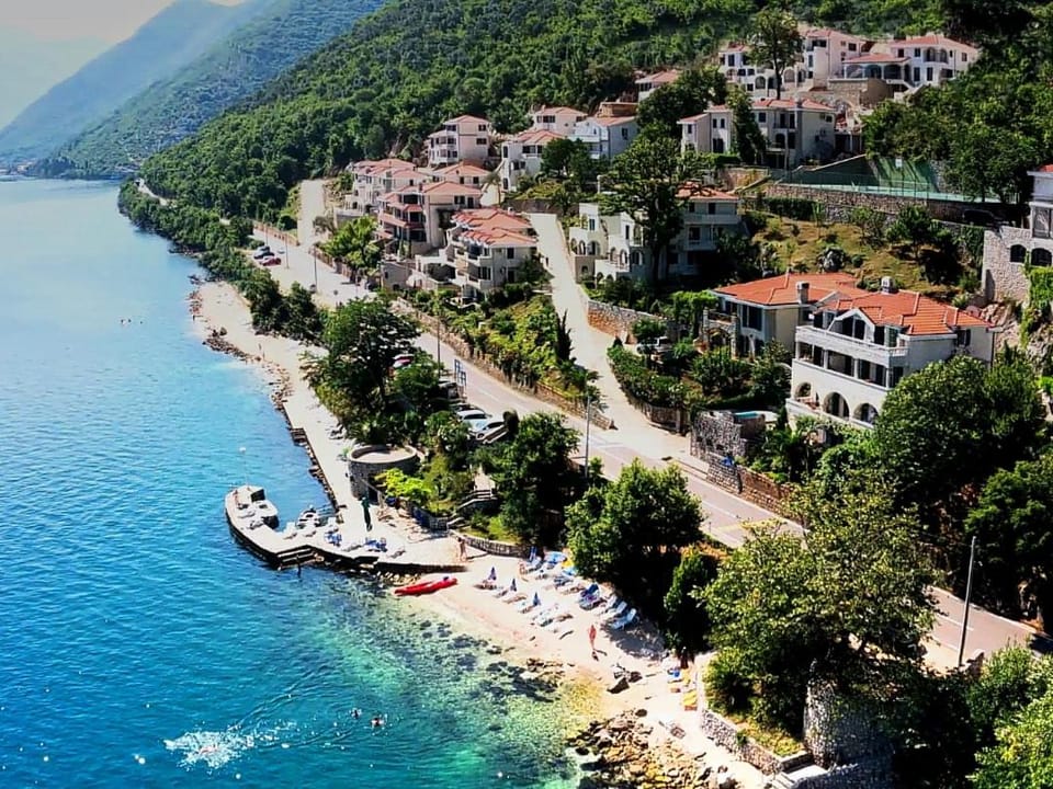Day, Neighbourhood, Natural landscape, Beach, Sea view