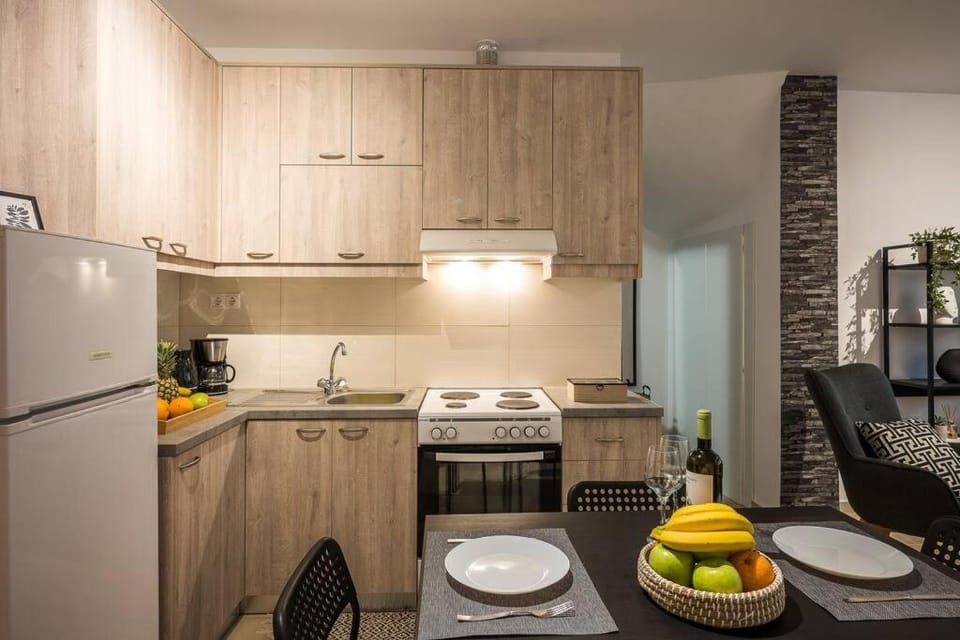 Kitchen or kitchenette, pet friendly, stove
