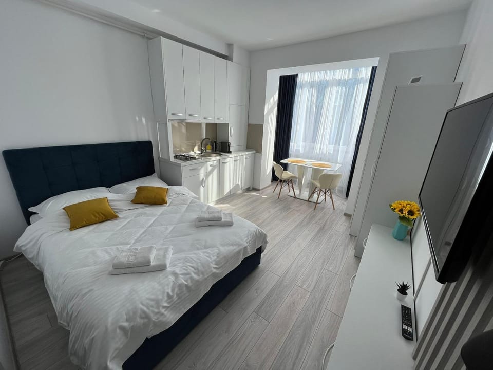 Communal lounge/ TV room, Bed, TV and multimedia, Living room, Photo of the whole room, Seating area, Evening entertainment, Bedroom, hair dresser, towels, wardrobe