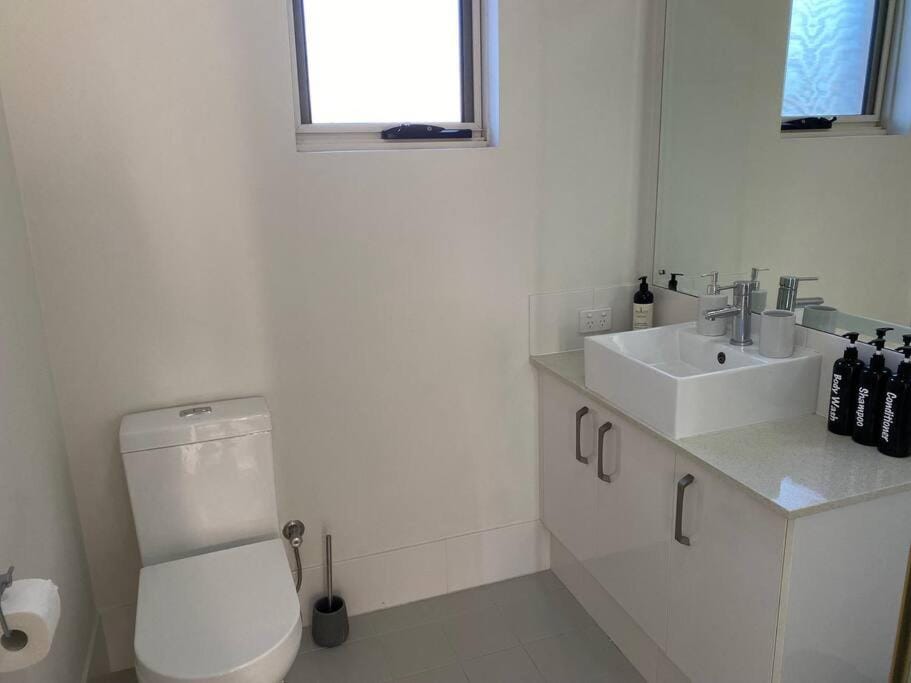 Smart Modern Close City/Airport WIFI/Park/Netflix Apartment in Perth